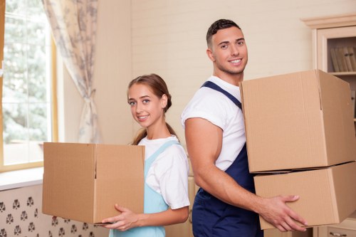 Packing and dismantling support for an office move